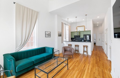 North Downtown Apartamento | The Gatsby - 2 BR 2 BA on Downtown Mall with Amazing View