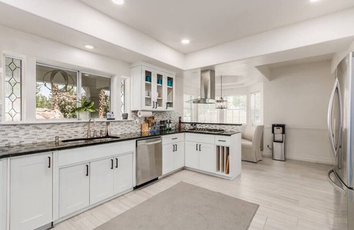 Mesa Casa | The Gatsby - Sleeps 22 in beds!