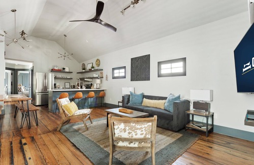 Radcliffeborough Apartamento | The Gemstone Suites | Only 2 Blocks to King!