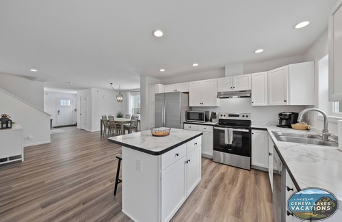 Lake Geneva Casa | The Geneva Collection- Sleeps 40- 2 Blocks to Downtown
