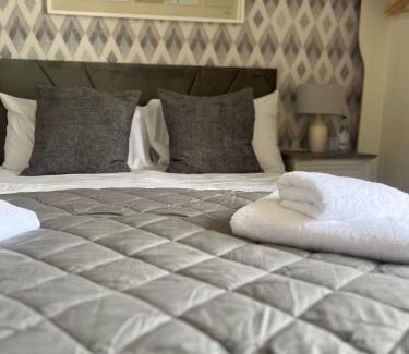 Brailes Hotel | The George Inn