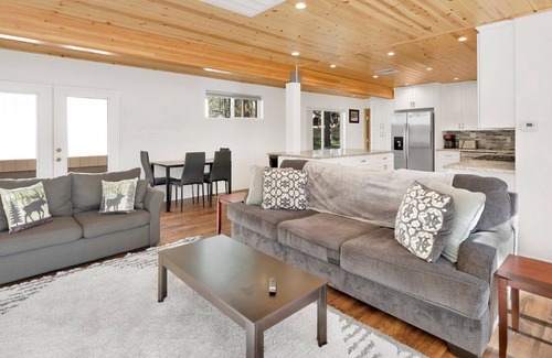 Big Bear City Chalet De Esquí | The Getaway | Hot Tub | Games | Oktoberfest Chalet