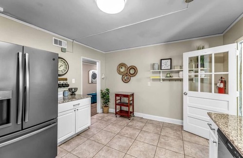 Winston - Salem Casa | THE GIANT! Downtown! Sleeps 16! 7 bd/4 Ba -10 beds