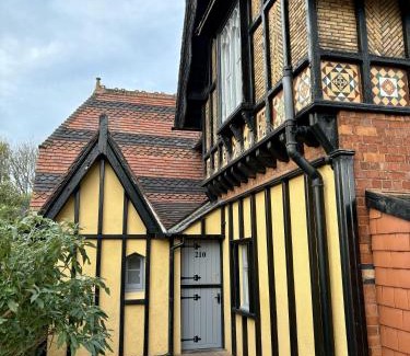 Lincoln Casa | The Gingerbread House