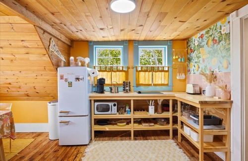 Wilmington Apartamento | The Glass Garden - 60s/70s Retro-Themed Apartment