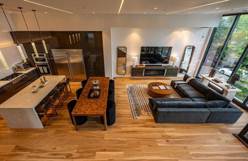 Hyde Park Casa | The Glass Haus II· Modern Luxury · River Oaks · Rooftop Terrace · Elevator ⭐️⭐️⭐️⭐️⭐️