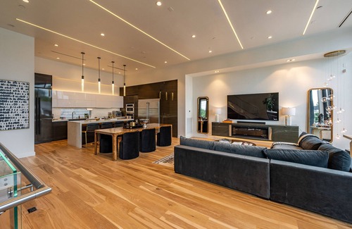 Hyde Park Casa | The Glass Haus II· Modern Luxury · River Oaks · Rooftop Terrace · Elevator ⭐️⭐️⭐️⭐️⭐️