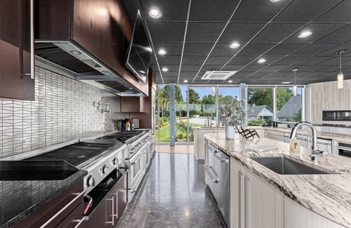 Terrell Casa | The Glass Mansion w/Optional Boat Rental