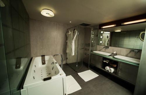 Daman Complejo | The Gold Beach Resort