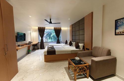 Yerawada Hotel | The Golden Arc