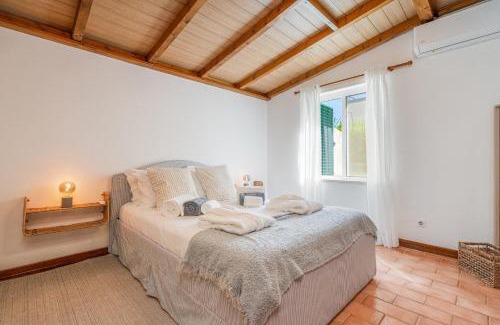 Silves Apartamento | The Golden Breeze – Beachside Pool & BBQ Escape