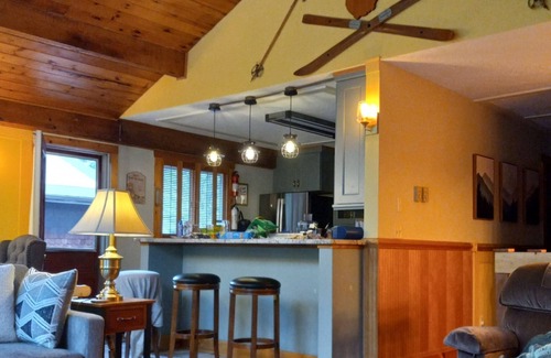 Timberline Casa | The Golden Eagle Vacation Rental, a 3 minute walk to Timberline Ski Slopes