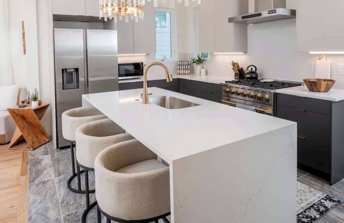 Katie Hill Neighborhood Casa | NEW HOME - Luxe Skyline Views - 20' Heated Rooftop Pool