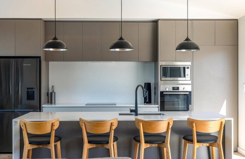 Blackpool Casa | The Golden Pohutukawa - Beach House - The Golden Pohutukawa - Beach House is a newly built, premium holiday home in an absolute beach front location. With two bedrooms one king and one queen and two bathrooms, this is a wonderful option for up to 4 g