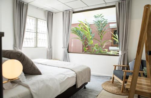 Lat Krabang Casa | The Golden Room Suvarnabhumi