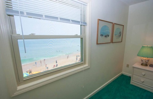 Colington Condominio | The Golden Strand - 2 bed/2 bath beachfront condo