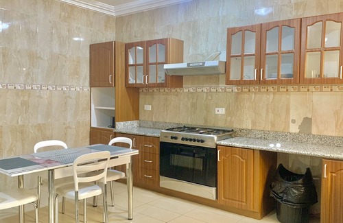 Teshie Apartamento | The Golden Suite 15 mins from the airport for family, friends and Office Works