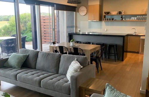 Fingal Casa | The Golf House @ St Andrews Beach Golf Club - perfect for golfers & non-golfers.