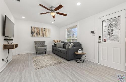 Tampa Casa | The Good Vibes Only Cottage