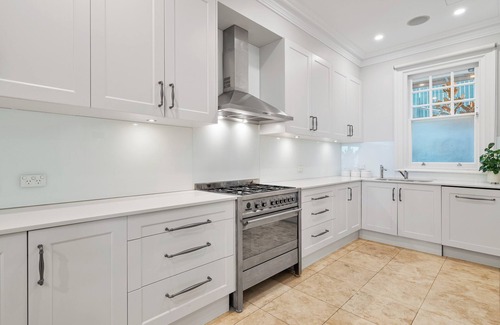 Sydney Apartamento | The Governor - Luxury Historical Neutral Bay Home w/private wharf