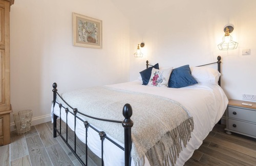 Haddiscoe Casa | The Grain Store - Detached barn conversion set in 8 acres of Norfolk countryside