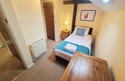 Ivinghoe Cabaña | The Granary - a thee bedroom, one bathroom that sleeps 5 guests in 3 bedrooms