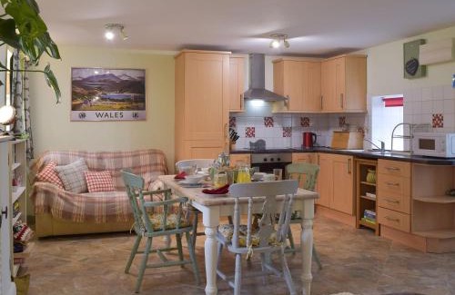 Llanybri Casa | The Granary