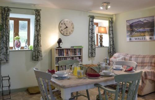 Llanybri Casa | The Granary