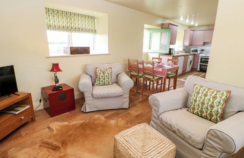 Morpeth Cabaña | THE GRANARY, pet friendly, with a garden in Morpeth