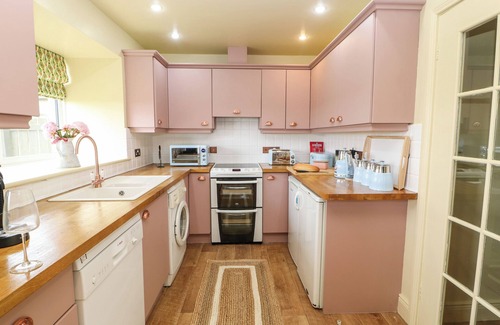 Morpeth Cabaña | THE GRANARY, pet friendly, with a garden in Morpeth