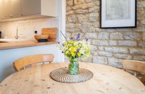 Chackmore Apartamento | The Granary self-catering cottage on a working farm