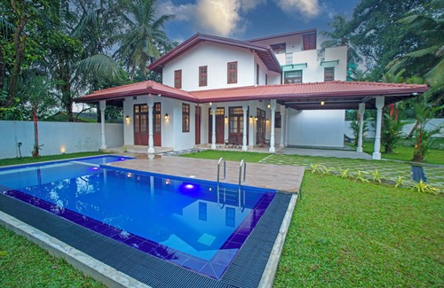 Pannipitiya Casa | The Grand Bliss, Kottawa, 3-bedroom villa with AC, WiFi, Private Pool, and Gym