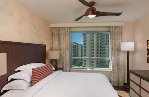 Waikiki Complejo | THE GRAND ISLANDER BY HGVC, 2br Premier Ocean View Condo