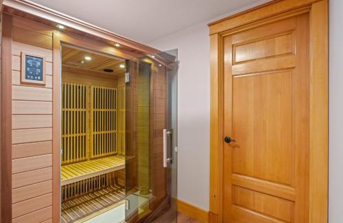 Lincoln Casa | The Grand Lodge Lux Family Escape, Hot Tub, Sauna
