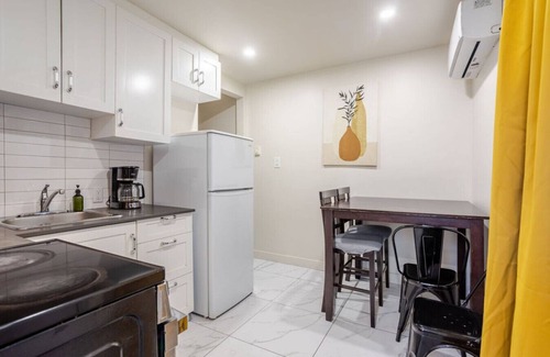 Cote-Des-Neiges—Notre-Dame-De-Grace Apartamento | The Grand NDG Stay|Your Home in NDG