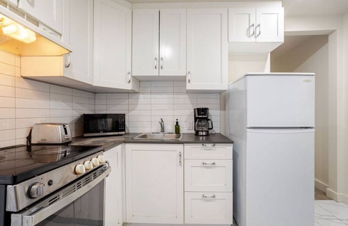 Cote-Des-Neiges—Notre-Dame-De-Grace Apartamento | The Grand NDG Stay|Your Home in NDG