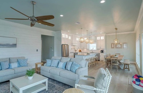 Crystal Beach Casa | The Grand Pearl: Private Pool & Spa ~ Beach Access