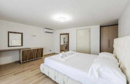 Durres Apartamento | The Grand Seafront Duplex by PS