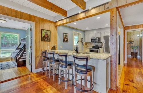Huddleston Casa | The Grandview Lodge, Oasis at Smith Mountain Lake!