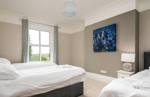 Midsomer Norton Casa | The Grange, nr Bath, hottub games rm, home cinema
