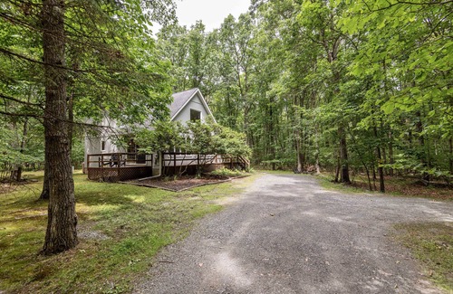 White Mills Chalet De Esquí | ¡NUEVO! The Grey Chalet at Lake Wallenpaupack - ¡Recientemente remodelado!