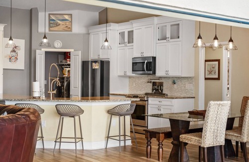 Apollo Beach Casa | The Gray Dolphin at Casa de Kingston — Waterfront Oasis in Apollo Beach