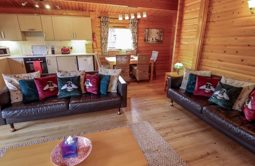 Kenwick Cabaña | THE GREAT ESCAPE, pet friendly, with a garden in Louth