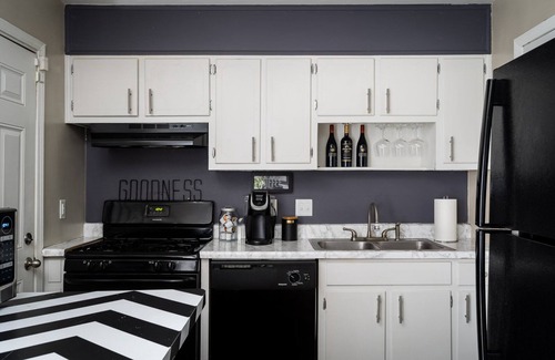 Bolton Casa | The Greatest of All Time Pad! #Stylish #Townhouse #Exceptional #2br #Kingbed