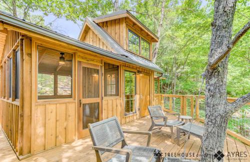 Gatlinburg Casa | The Green Ash in Treehouse Grove at Norton Creek