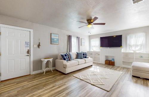 Bay Area Casa | The Green Cottage