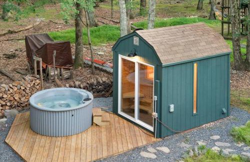 East Stroudsburg Chalet De Esquí | The Green Forest Retreat - Kayak, Hot Tub, Sauna