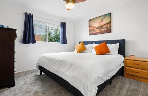 Pierpont Bay Casa | The Green Haven, 1 Minute Walk to the Beach and Restaurants, King Beds, Beach Amenities