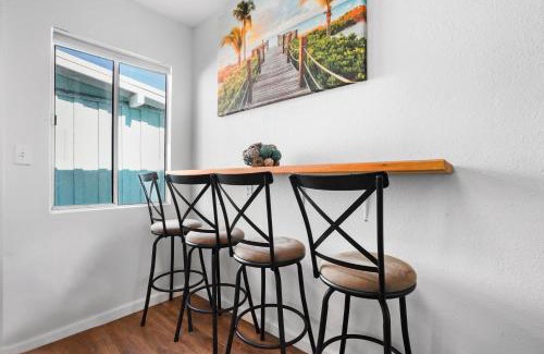 Pierpont Bay Casa | The Green Haven, 1 Minute Walk to the Beach and Restaurants, King Beds, Beach Amenities