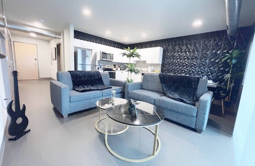 Downtown Des Moines Apartamento | The Green & Onyx Escape